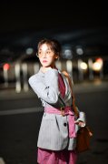 菅纫姿潮范儿尽显“反差萌” 网友：女友脸